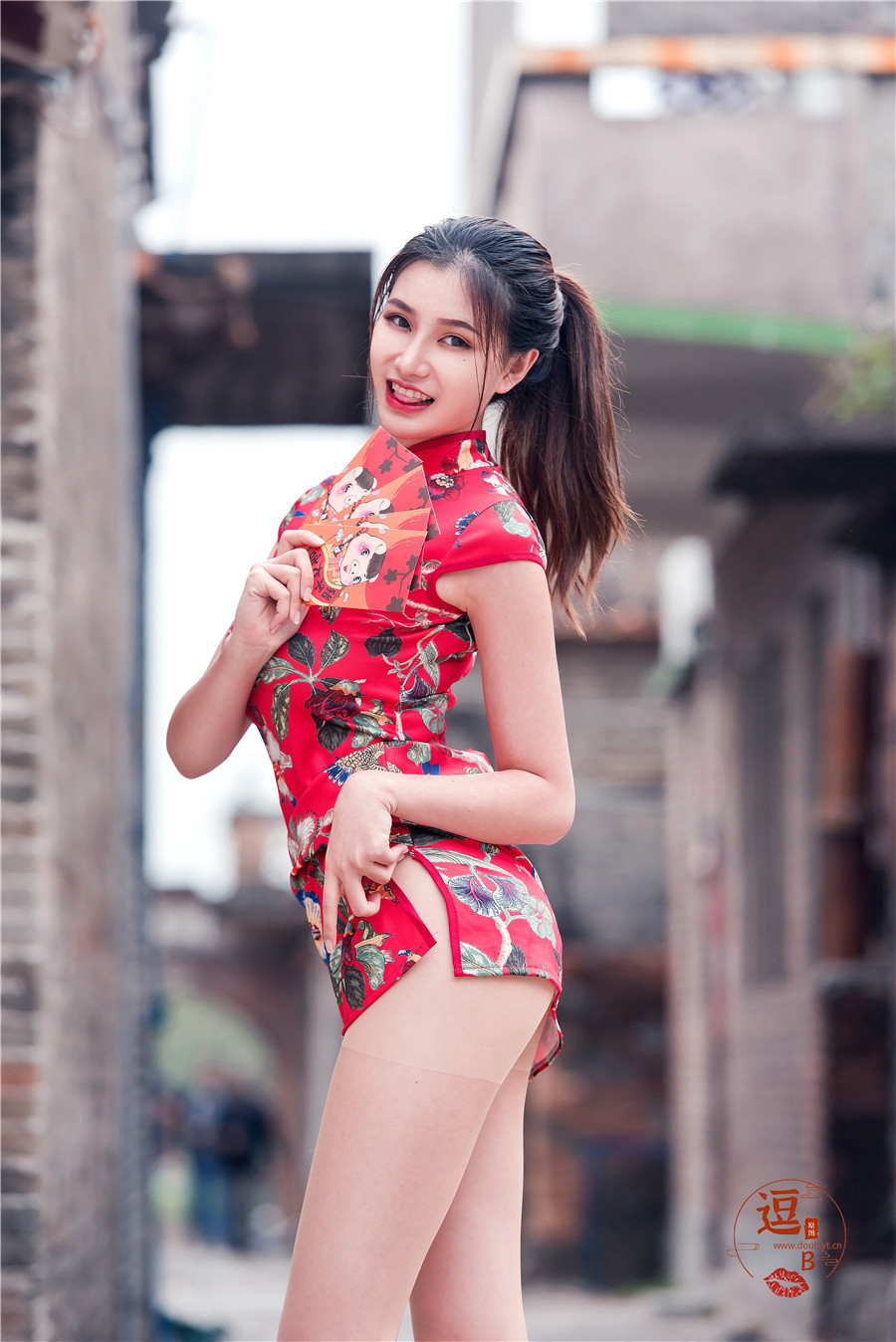 编码0583花色旗袍肉丝美腿美脚高跟 25602560 旗袍,肉丝,美腿,美脚,模特婷婷, 帖子ID:2813