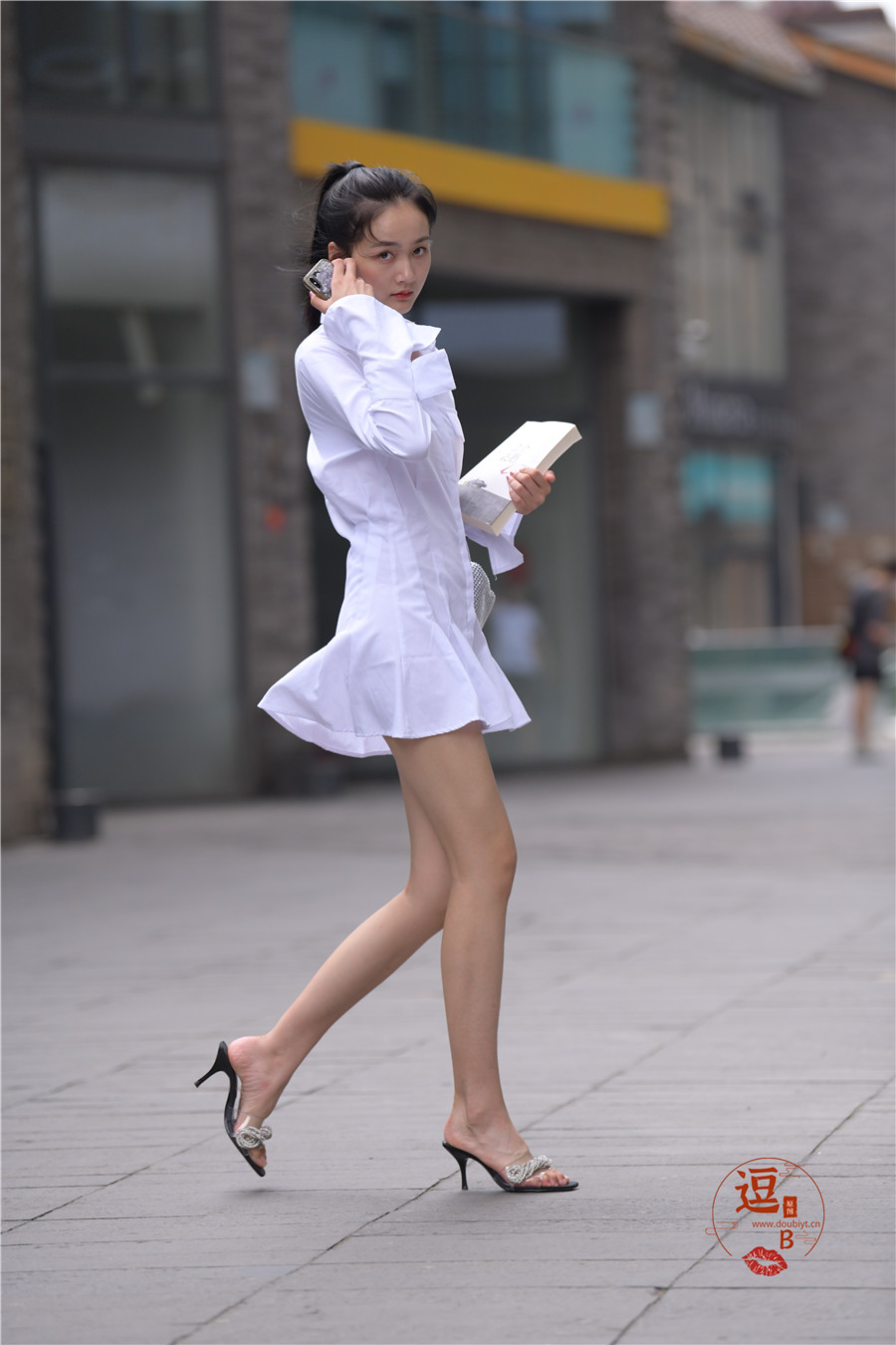 编码2858白色短裙美腿 19421942 短裙,美腿, 帖子ID:2202