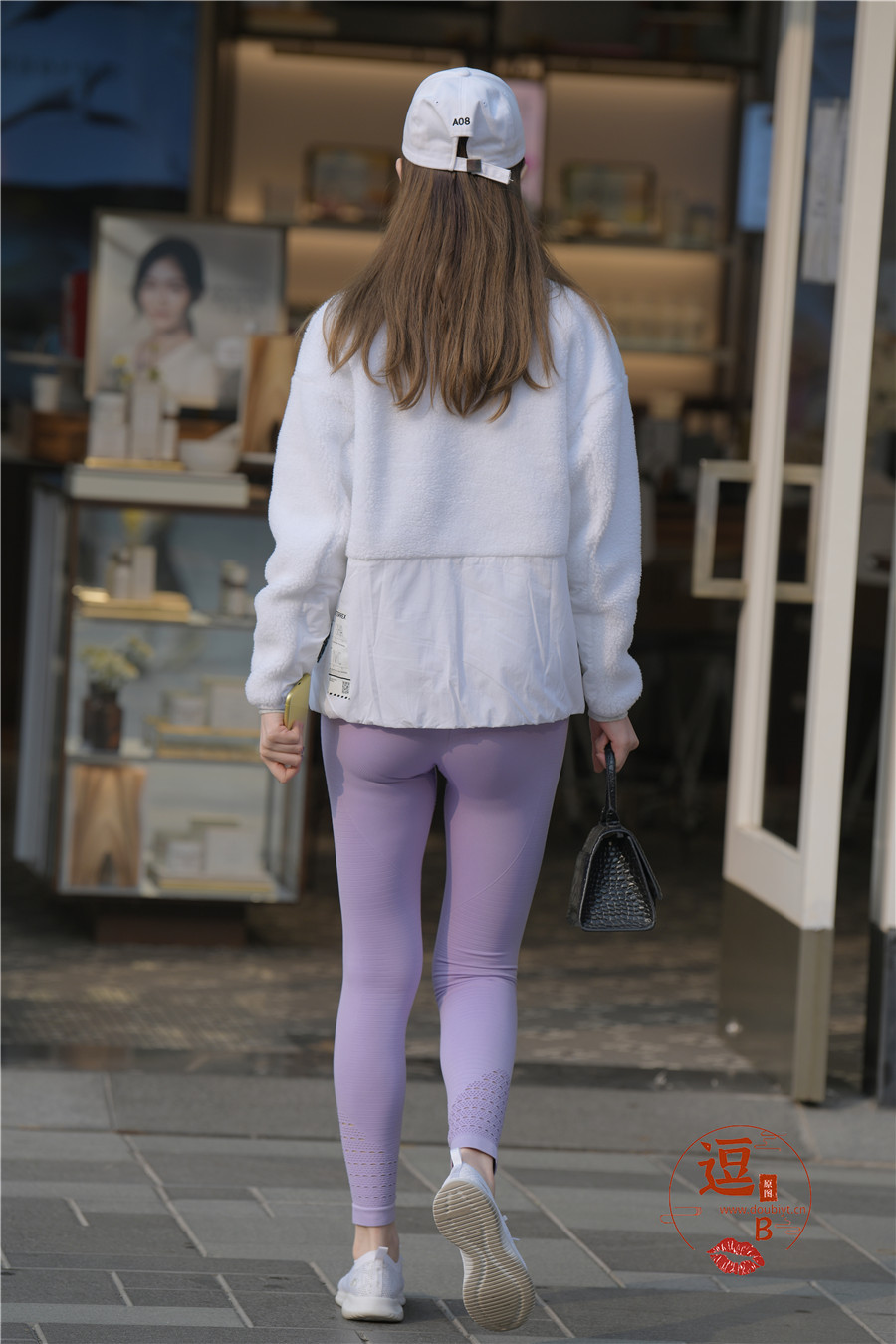编码3176紫色紧身裤美腿翘臀 16361636 紧身裤,美腿,臀, 帖子ID:3048