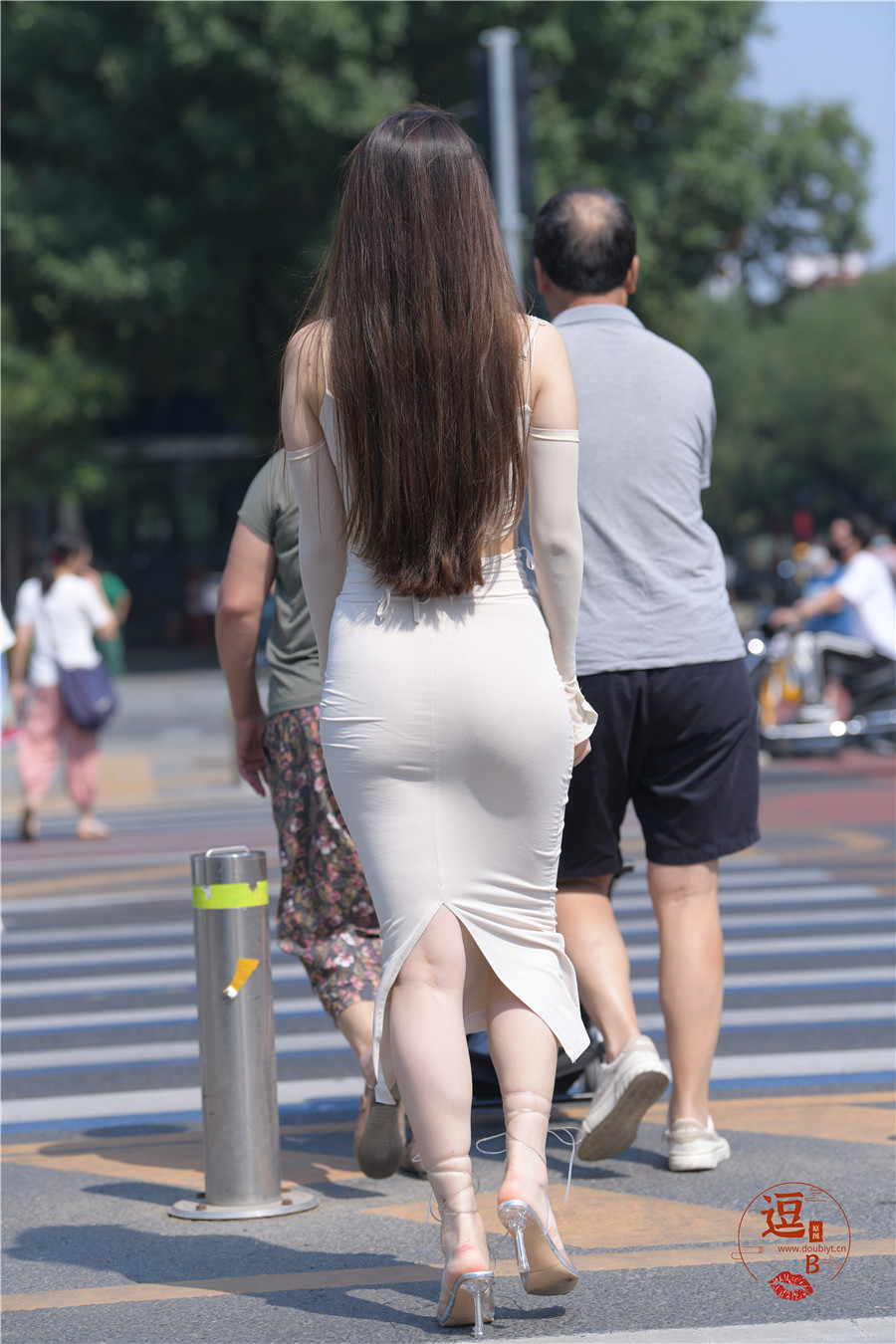 编码3253白色紧身包臀裙长凉高翘臀美胸香肩熟女 99239923 紧身包臀裙,美胸,熟女,臀,小香肩, 帖子ID:3101